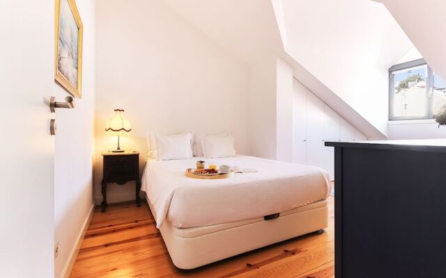 JOIVY Bold & classy 2BR home w/balcony in Baixa, moments from shopping streets