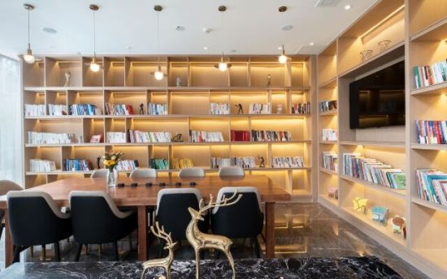 Atour Hotel (Suining Chuanshan High-speed Railway Station)