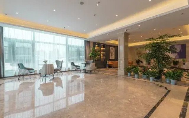 LANOU Hotel (Wuxi Anzhen High-speed Rail East Station)