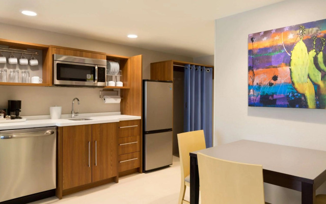 Home2 Suites by Hilton Glendale - Westgate