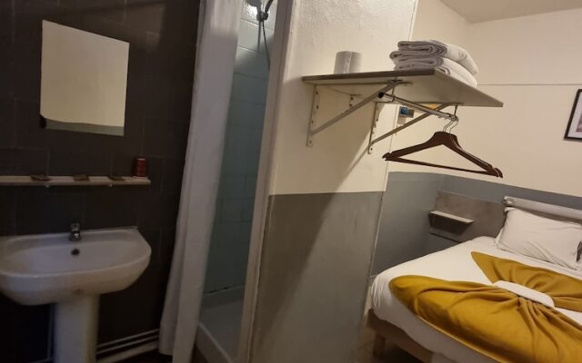 Aboukir Hotel