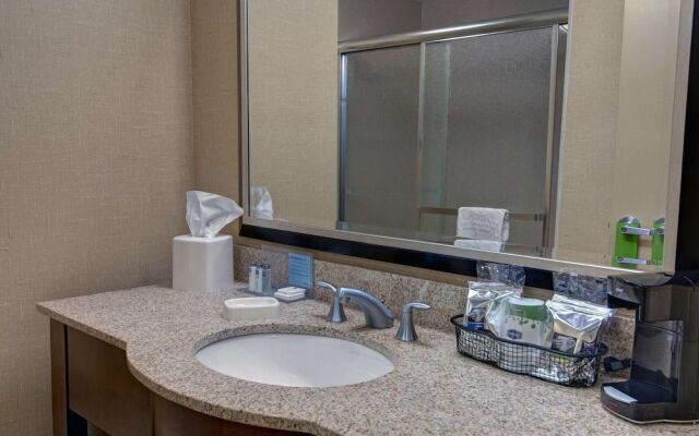 HAMPTON INN &amp; SUITES SMITHFIELD(H)