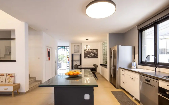Poleg Serenity Villa by Sea N' Rent