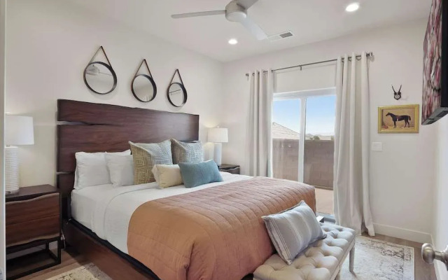 Magnolia Pool, Hot Tub, and Pickleball!