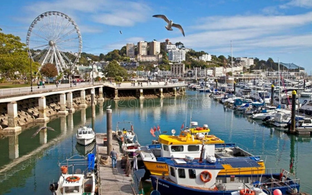 Sandybanks Loft - Penthouse Seaview Apartment on Promenade, Torquay