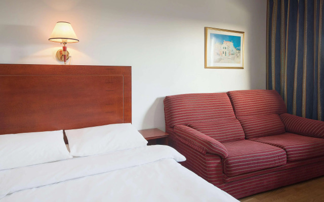 Park Inn by Radisson Oslo Airport Hotel West