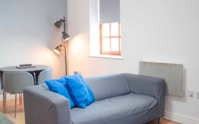 Cosy Holiday Home in Gloucester Near Robinswood Park