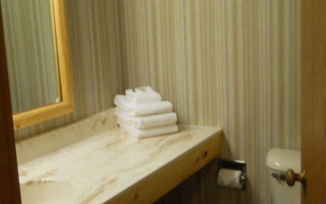 Lakewoods Resort & Lodge