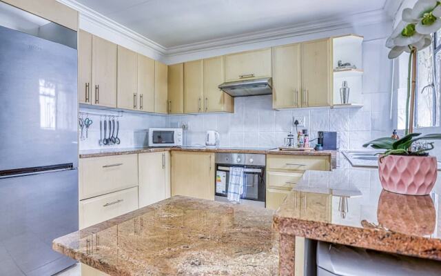 The Cottage-1 Bed-pool-bbq-fibre-solar-samrand