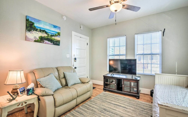 Steps to Beach: Nautical Galveston Home Near Pier!