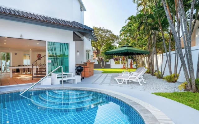 Luxury 4BR Private 425sqm Party Pool Villa