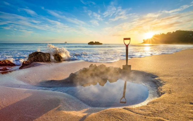 Hot Water Beach Bure Wai