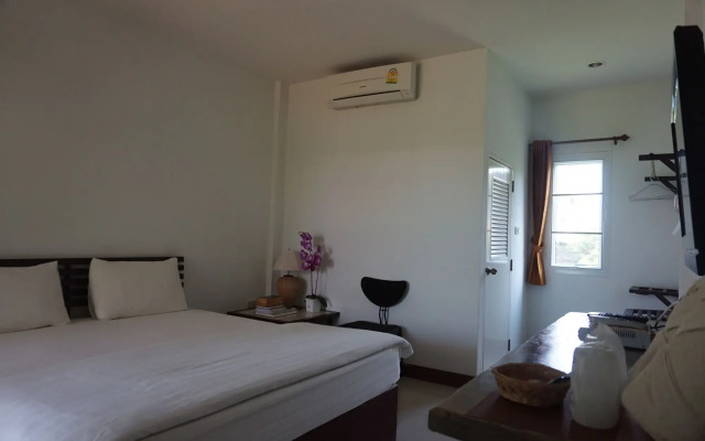Thatphanom Place