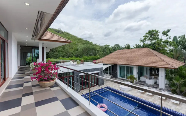 Unique Pool Villa with 5 Bedrooms and Sea View (PM-C1)