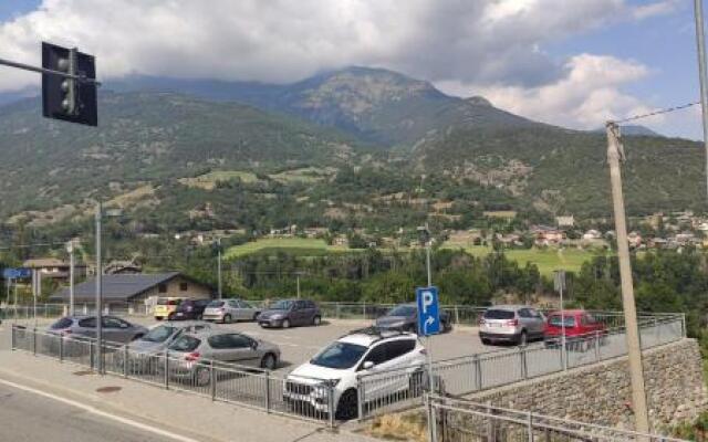 Tra Montagna E Citta