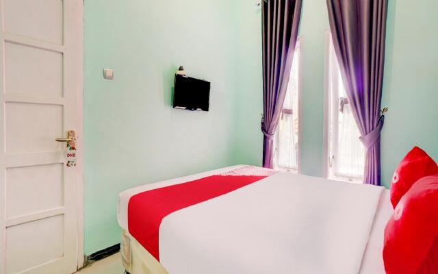 OYO 90284 Villa Biru