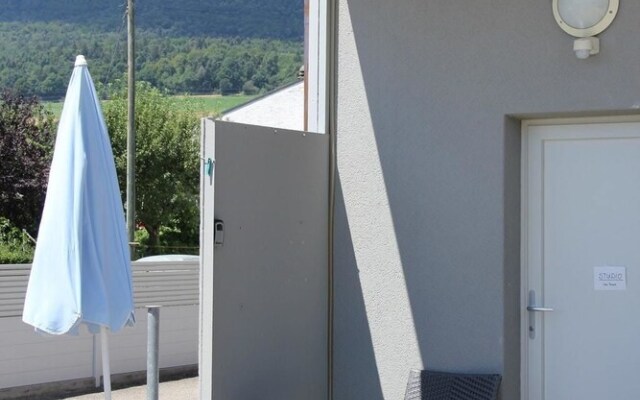 Studio in Bevaix, With Pool Access, Enclosed Garden and Wifi