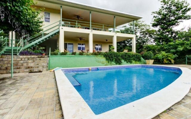 Green Acress Pool side Suite