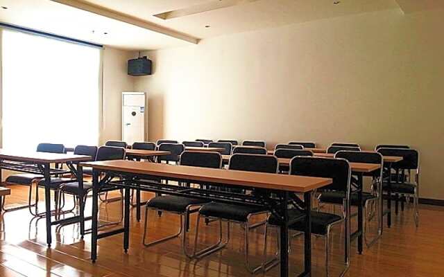 GreenTree Inn Liangyungang Donghai New Bus Station Express Hotel
