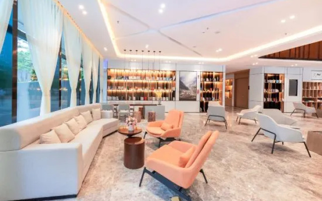 Atour Hotel (Shenzhen Guangming New Town Phoenix City Metro Station)