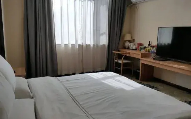 Shanghe Business Hotel (Sheqi Bus Station)