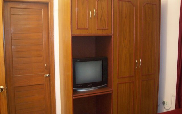 Malik Court by OYO Rooms