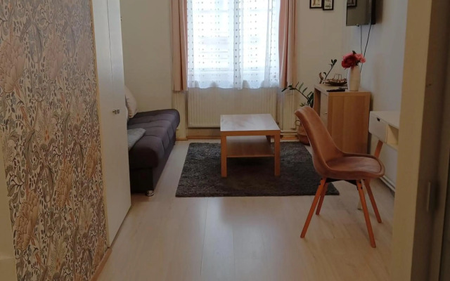 Cozy studio in central Budapest near ruined bars