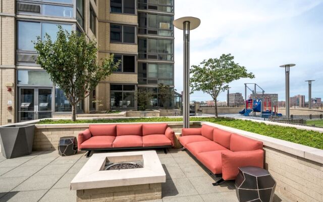 Bluebird Suites near PATH