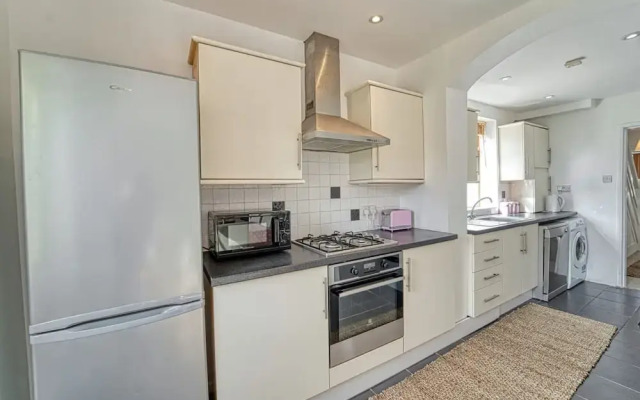 Host Stay Severn Swans House