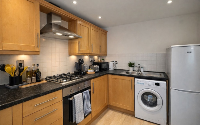 Sleeps8-familyfriendly-freeparking-30mintoheathrow