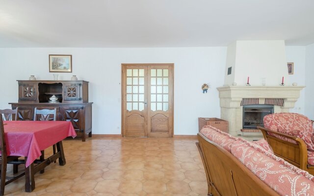 Refined Holiday Home in Villefranche-du-perigord With Garden