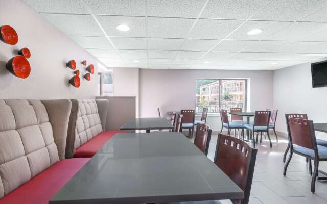 Ramada by Wyndham Tuscaloosa