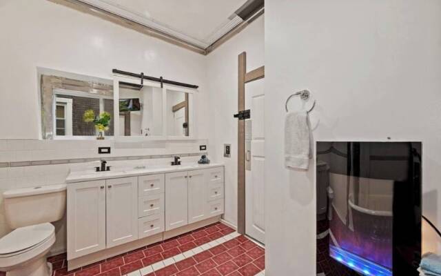 Stylish 4 Bedroom Home Near Philadelphia