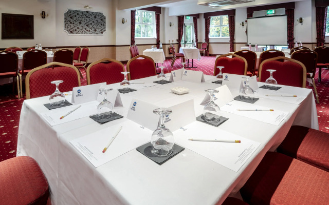 The Oaks Hotel