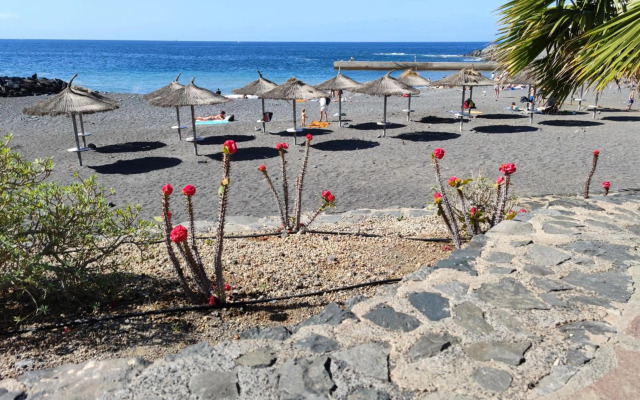 Hübsche Ferienwohnung mit 2 Schlafzimmern, Pool und WLAN, Strandnähe