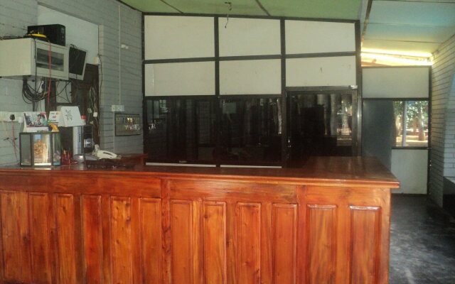 Puleys Balmoral Hotel And Rest House