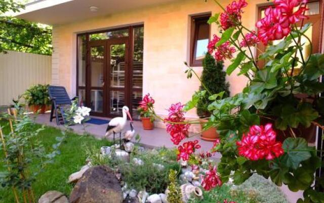 U Yasenia Guest House