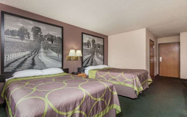 Super 8 by Wyndham Carrollton