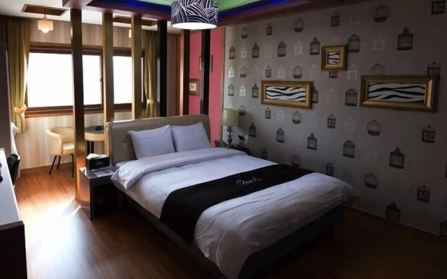 The 7 Business Hotel