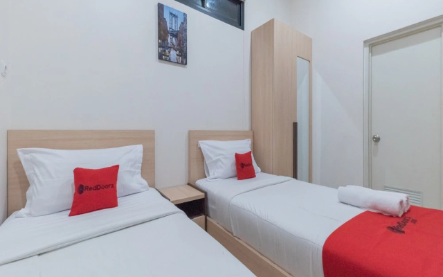 RedDoorz near CSB Mall Cirebon – Guest Rooms – Cirebon