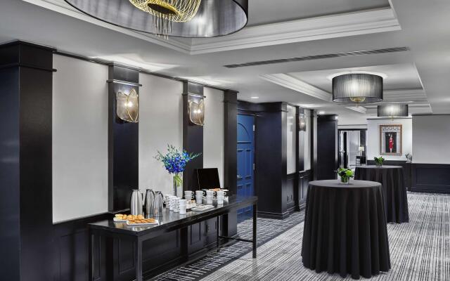 Vogue Hotel Montreal Downtown, Curio Collection by Hilton