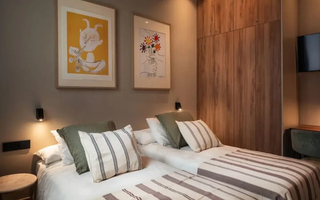 Lovely 6 BR Flat in L Eixample