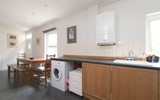 Beautiful 2 Bedroom House in Hackney