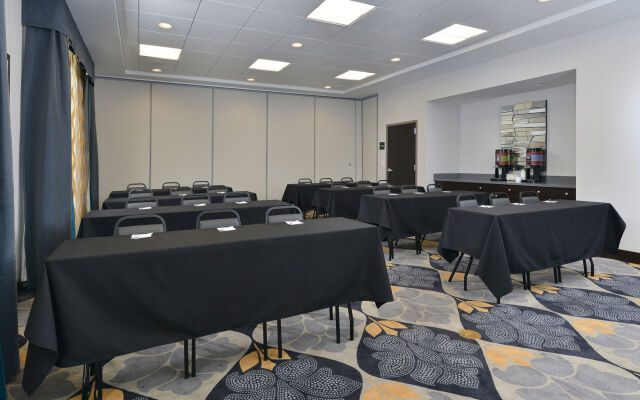 Hampton Inn & Suites Des Moines Downtown