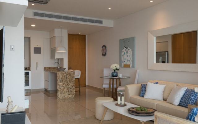 Classy 1 Bedroom Pool & Gym near Downtown