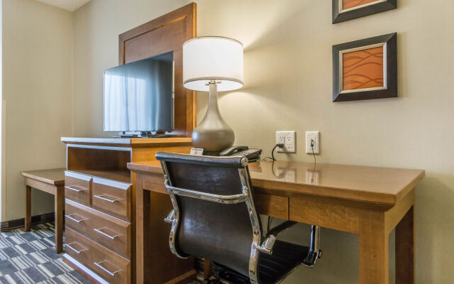 Comfort Inn & Suites Edmonton International Airport