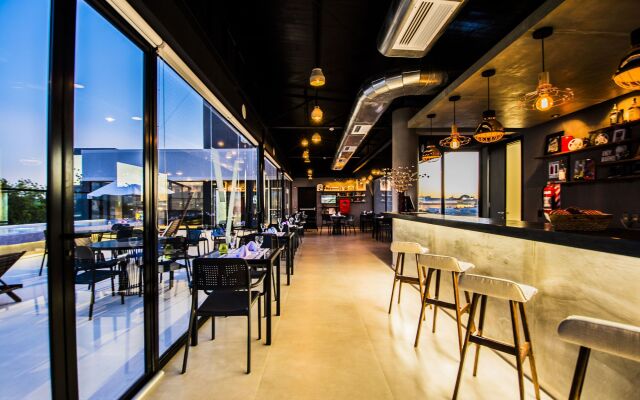 Five Hotel & Residences