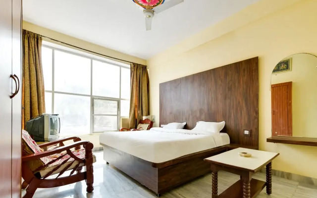 SPOT ON 36985 Praful Palaces