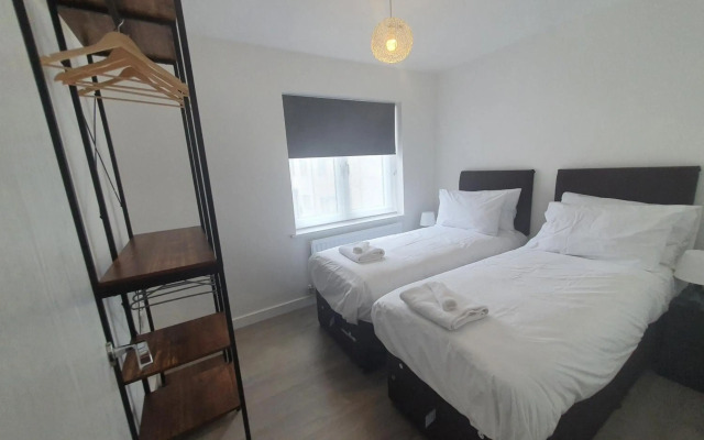 Lovely home close to City Center & Rail Station