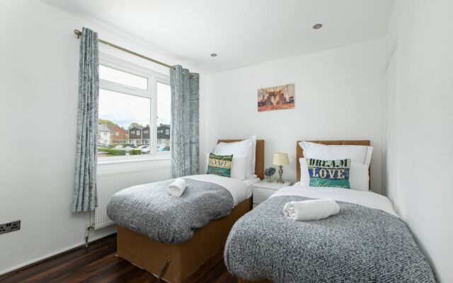 Skyvillion - 2bed House W Grdn&parking In Hatfield